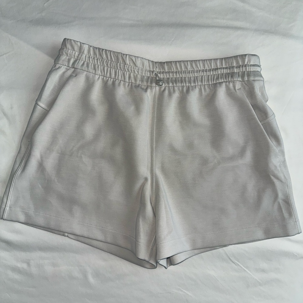Lululemon Athletica Cream Athletic Shorts Lightweight Elastic Waist